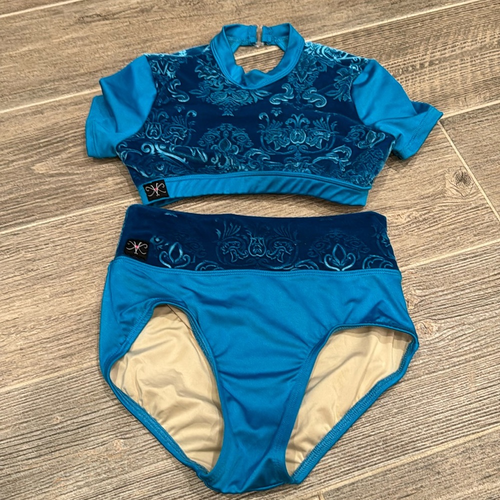 KANDI KOUTURE- like new- size TXS